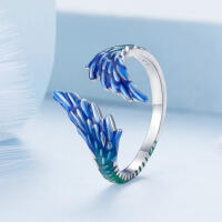 Ring feather with zirconias